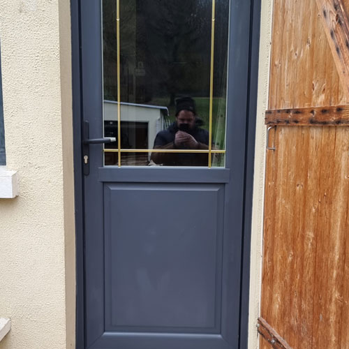 2C Menuiserie : porte d'entrée en PVC à Blandy-les-Tours, Melun, Vaux-le-Pénil & Mormant (77)
